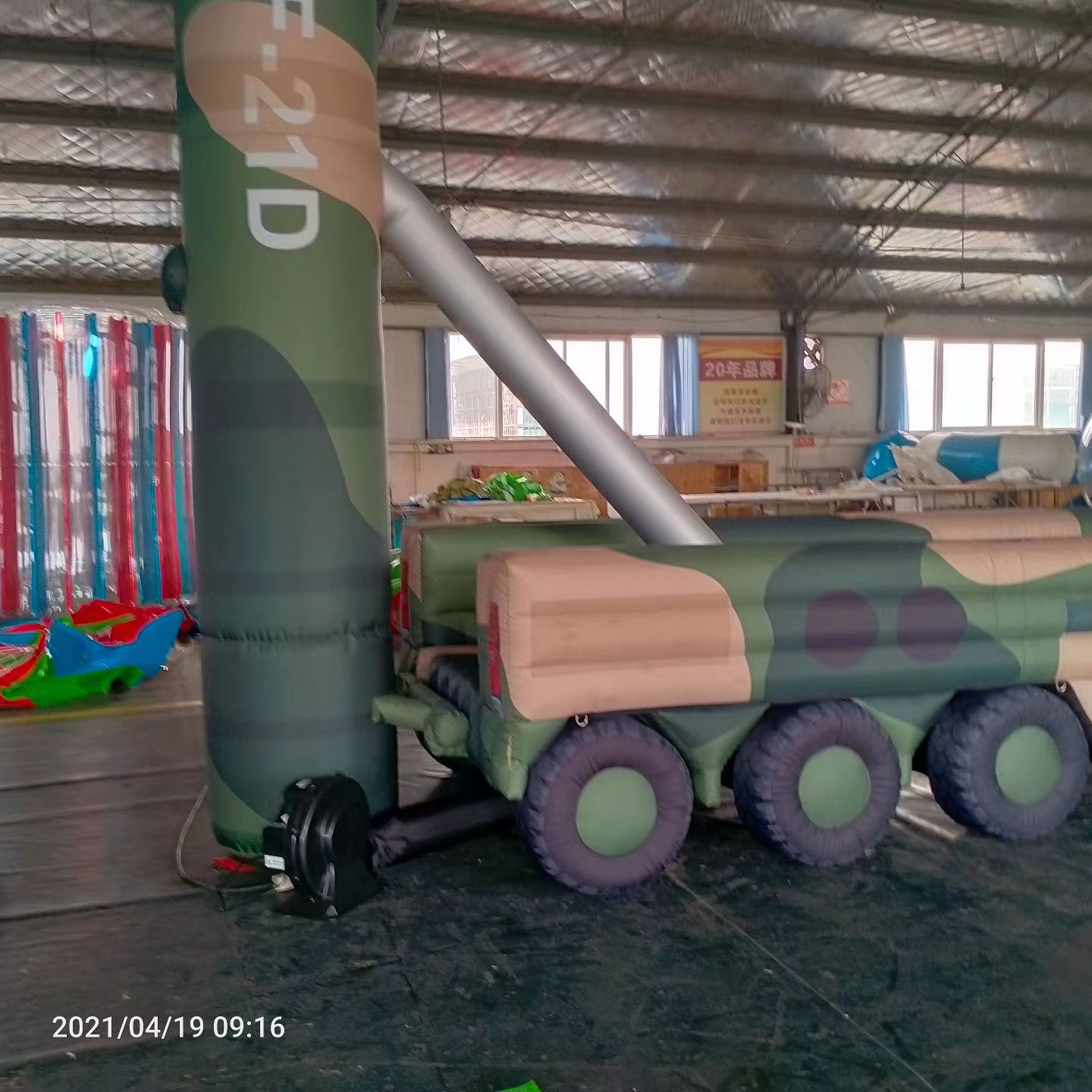 盘龙军事演习中的充气目标车辆：模拟发射车雷达车坦克飞机